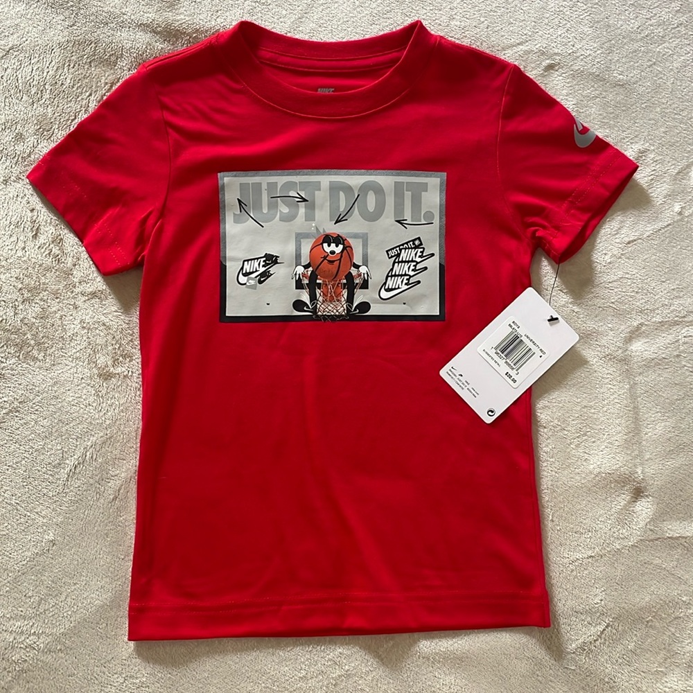 NEW! NIKE BASKETBALL RED T-SHIRT. SIZE 4. BOYS.